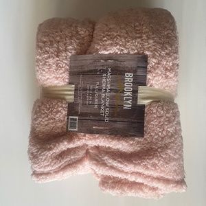 🔥 Brand New Brooklyn Loom Full/Queen Solid Sherpa Blanket in Blush ✨
